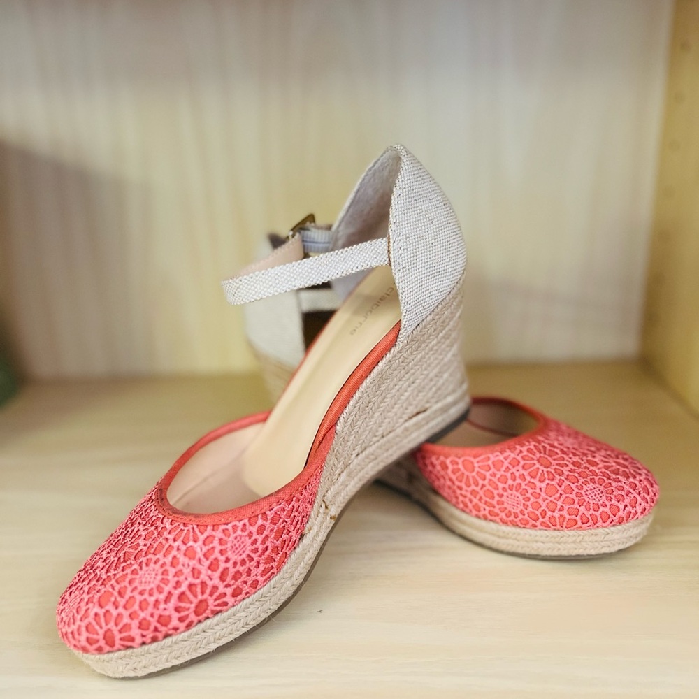Liz Claiborne coral peach Pink and Tan Wedges with floral eyelet Design sz 7.5